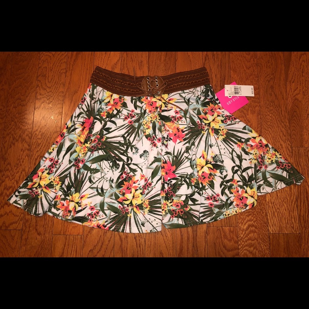 Amy Byer flowered skirt. Size X-large. New